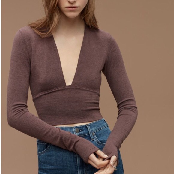 Aritzia Tops - Aritzia plunge crop top